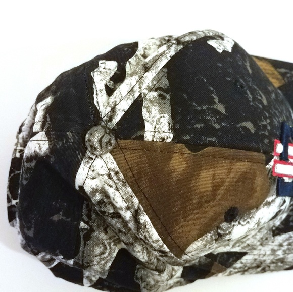 UCONN Huskies Embroidered Mothwing Camo Hat Cap - Picture 3 of 8